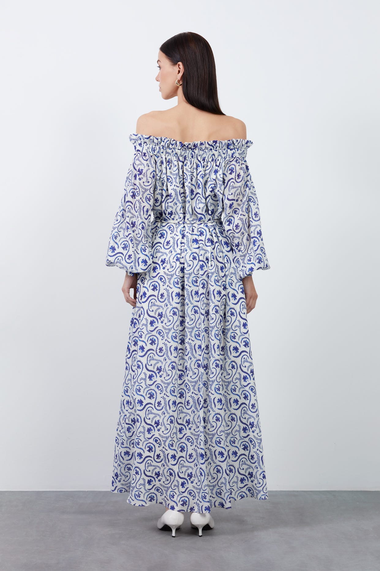 Kordon Detaylı Desenli Kayık Yaka Düşük Kol Uzun Elbise