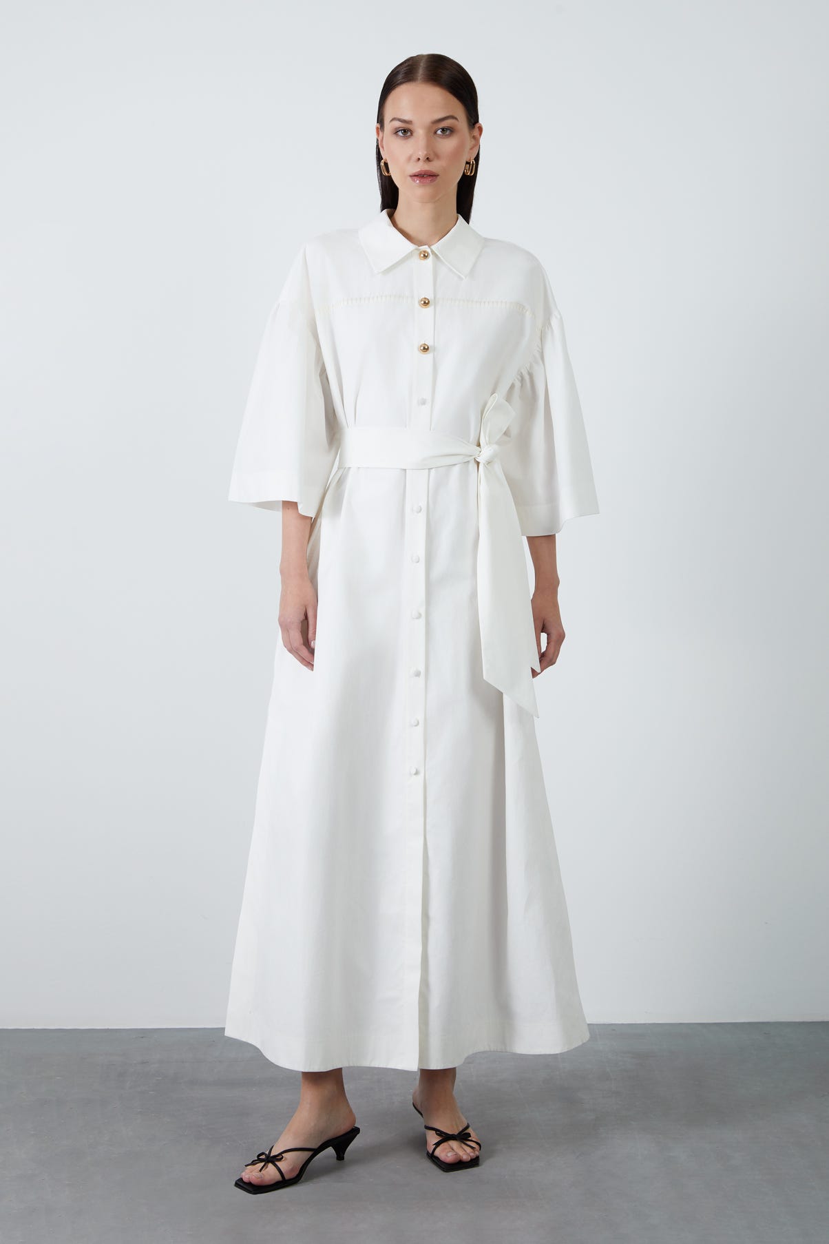 Düğmedetaylı Kuşaklı Poplin Maxi Elbise