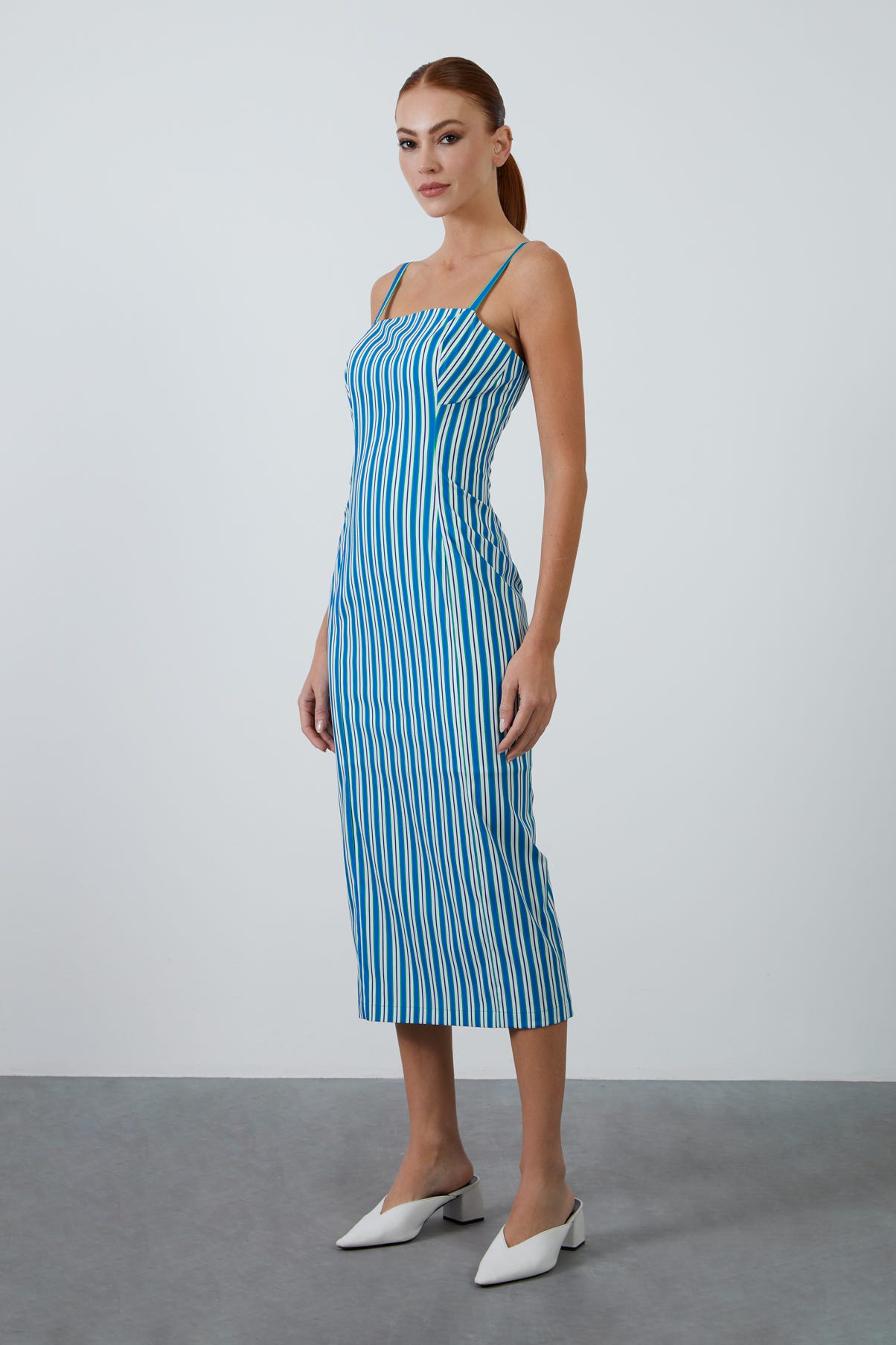 Askılı Biye Detaylı Cepli Midi Elbise