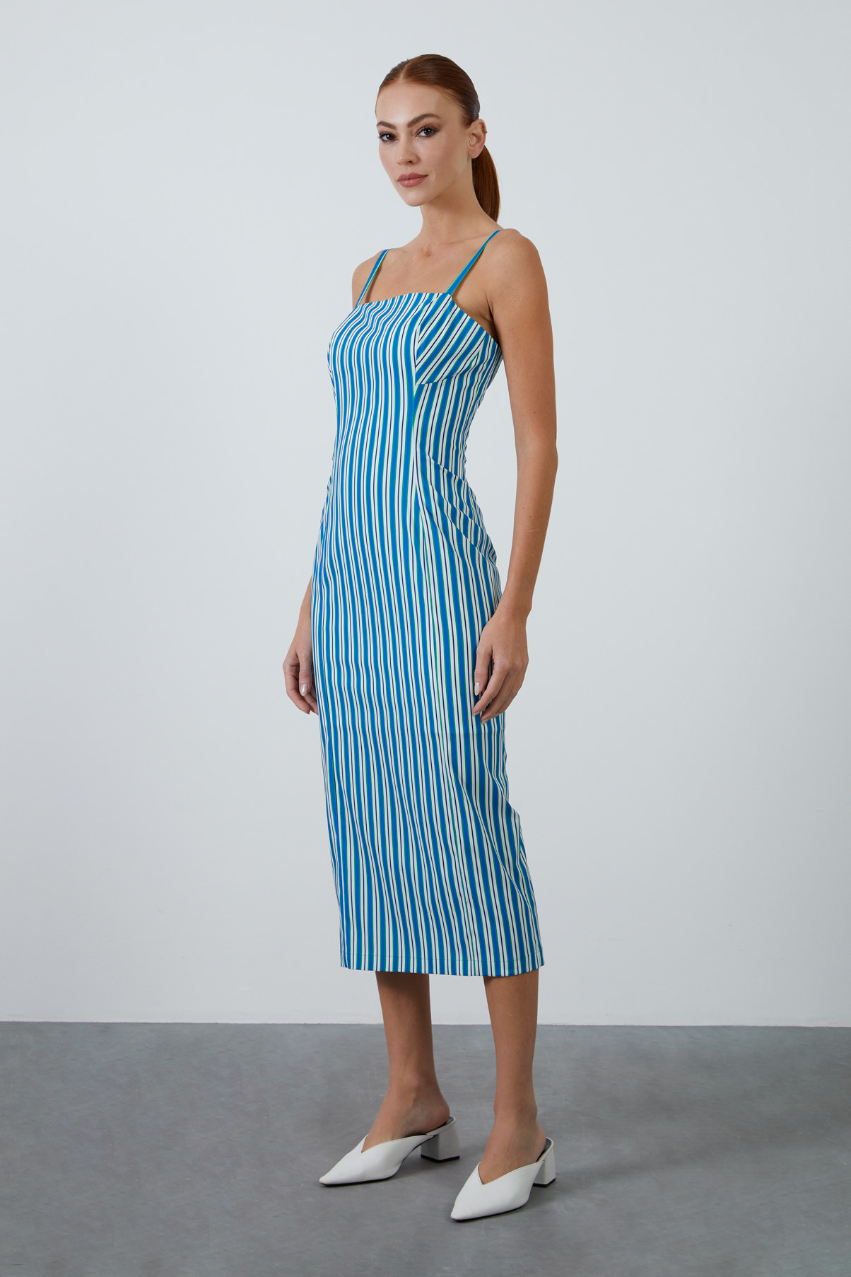 Askılı Biye Detaylı Cepli Midi Elbise