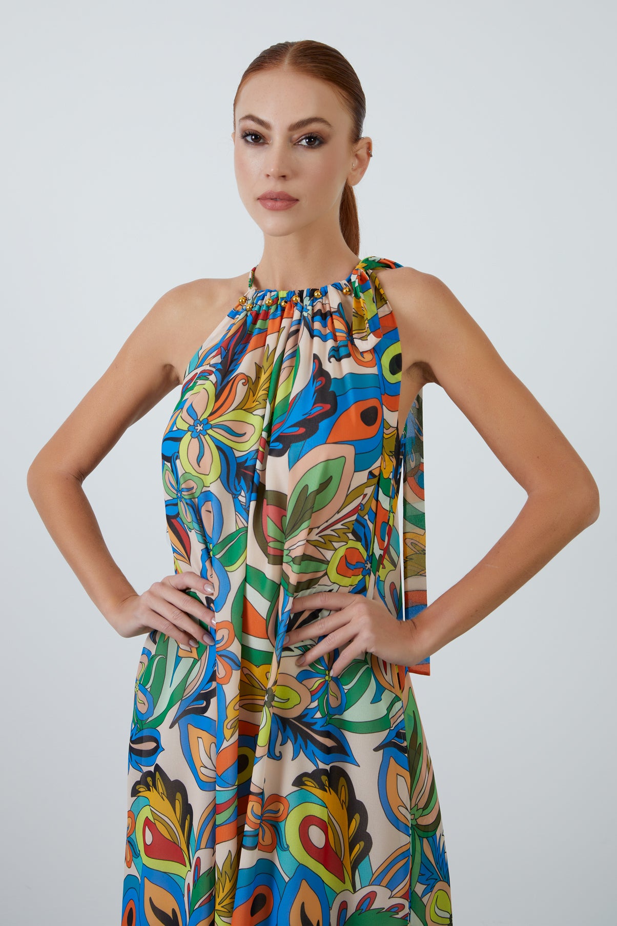 Yaka Bağlamalı Kolsuz Desenli Şifon Uzun Elbise