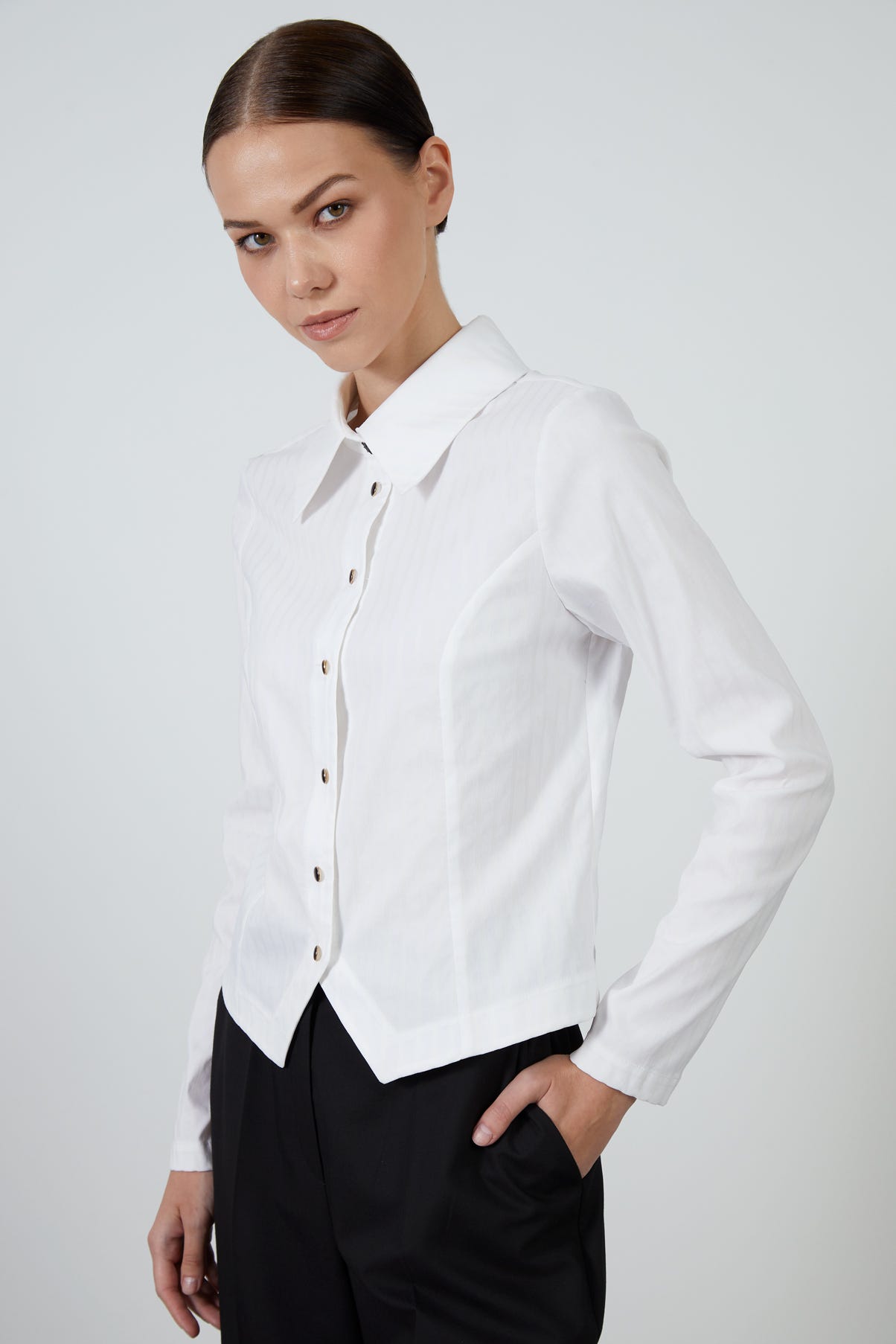 Ön Pat Yırtmaçlı Bele Oturan Kendinden Çizgili Gömlek