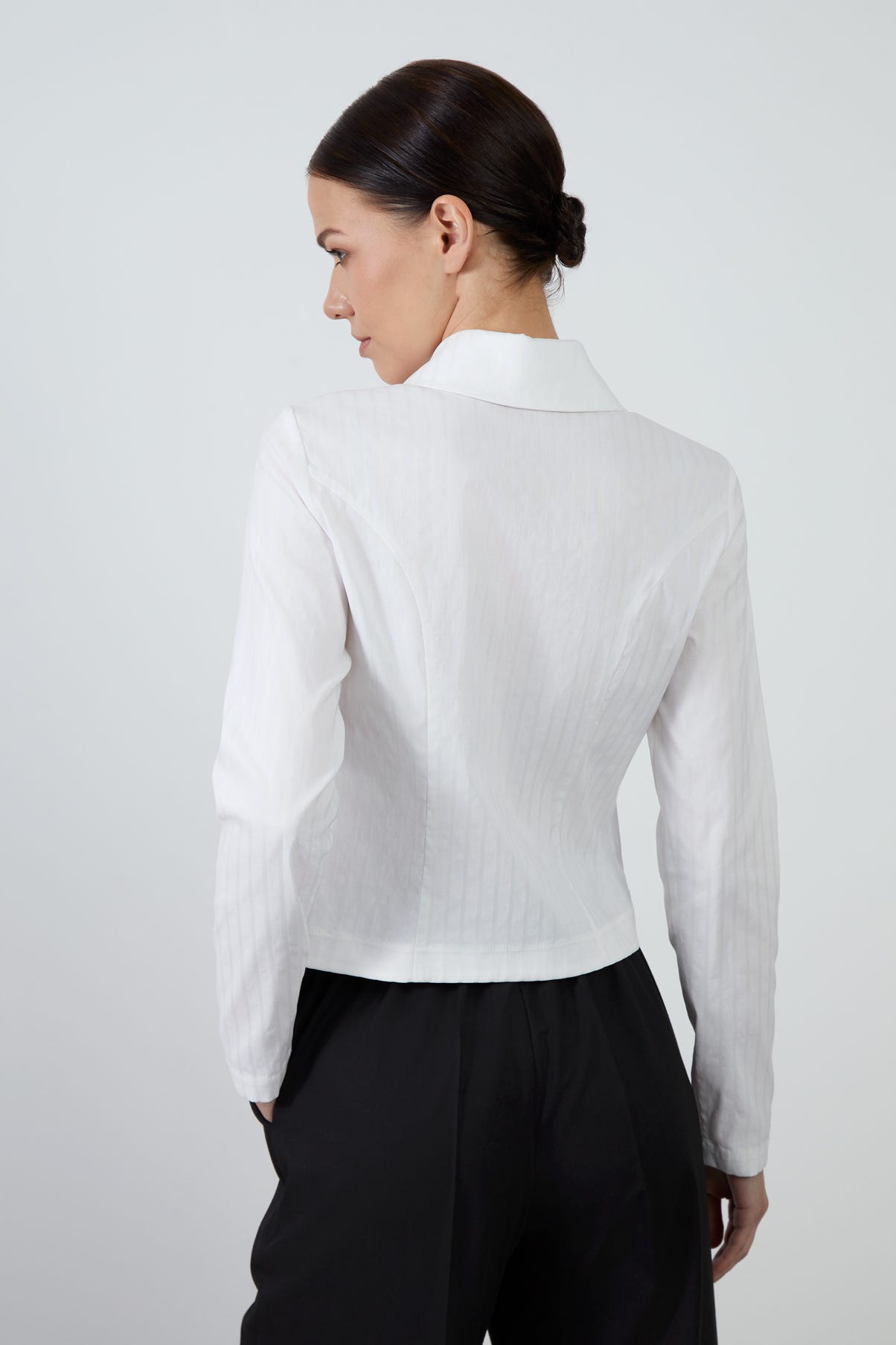 Ön Pat Yırtmaçlı Bele Oturan Kendinden Çizgili Gömlek