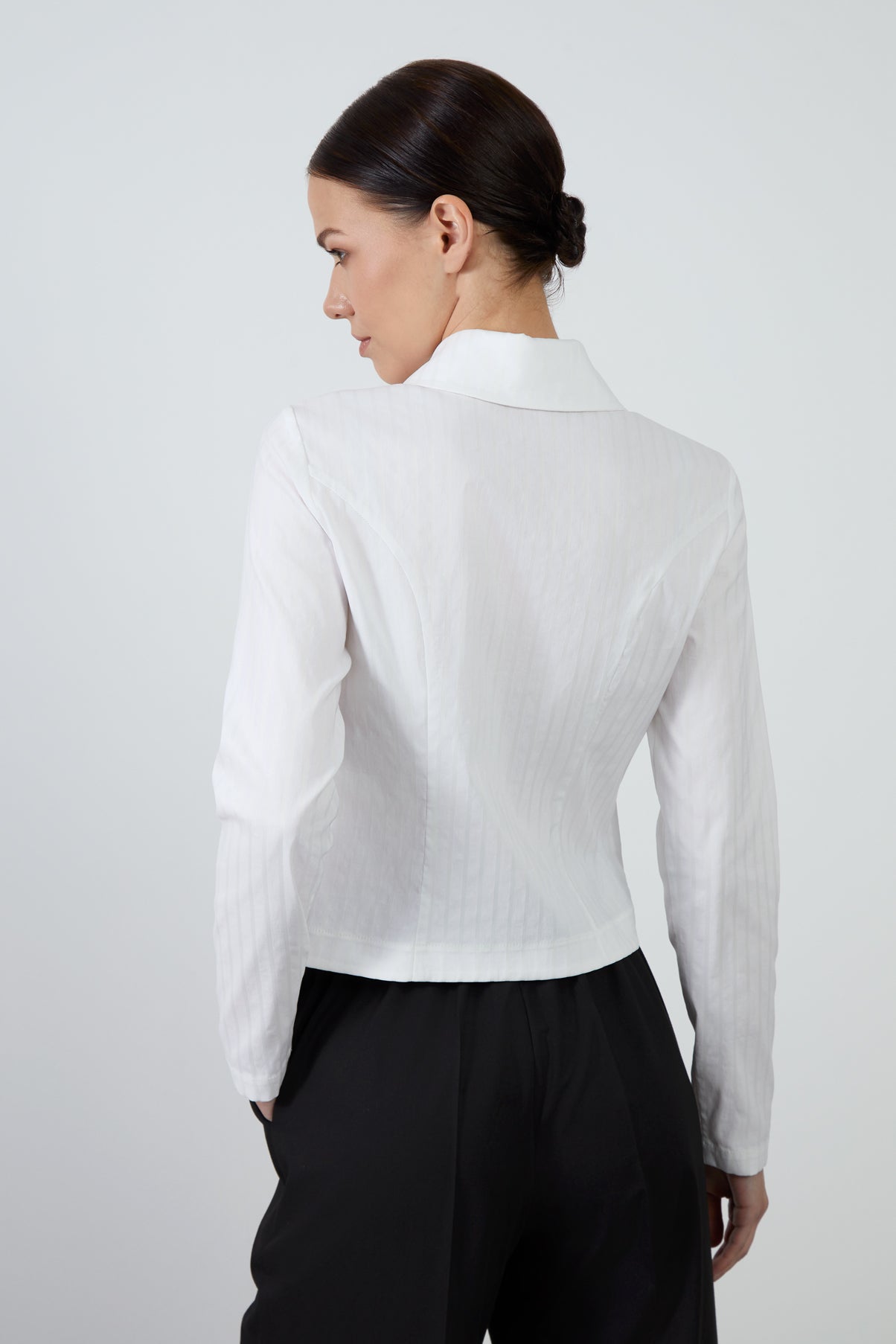 Ön Pat Yırtmaçlı Bele Oturan Kendinden Çizgili Gömlek