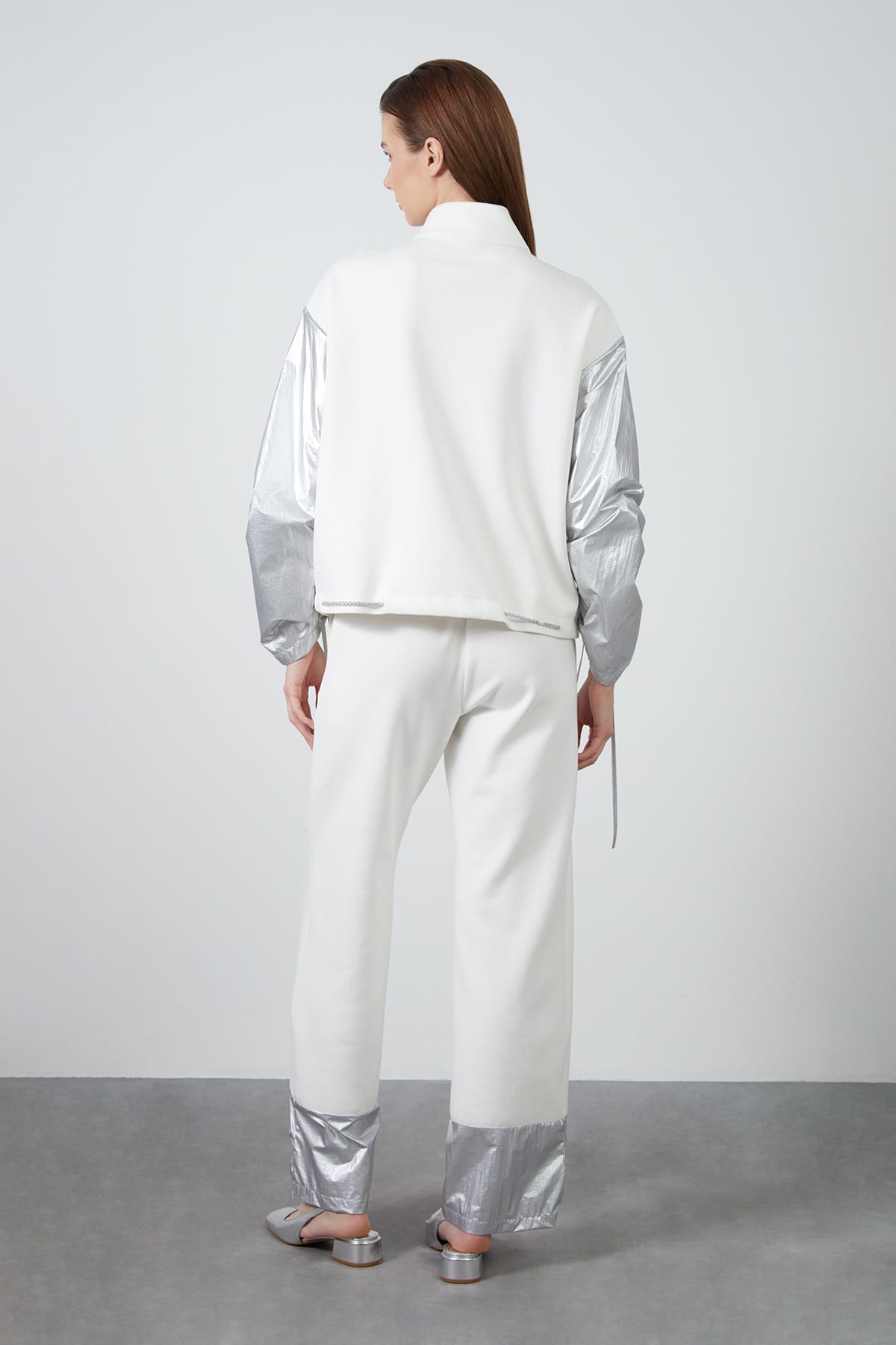 Kolları Büzgülü ve Paçası Bağlamalı Eşofman Takımı