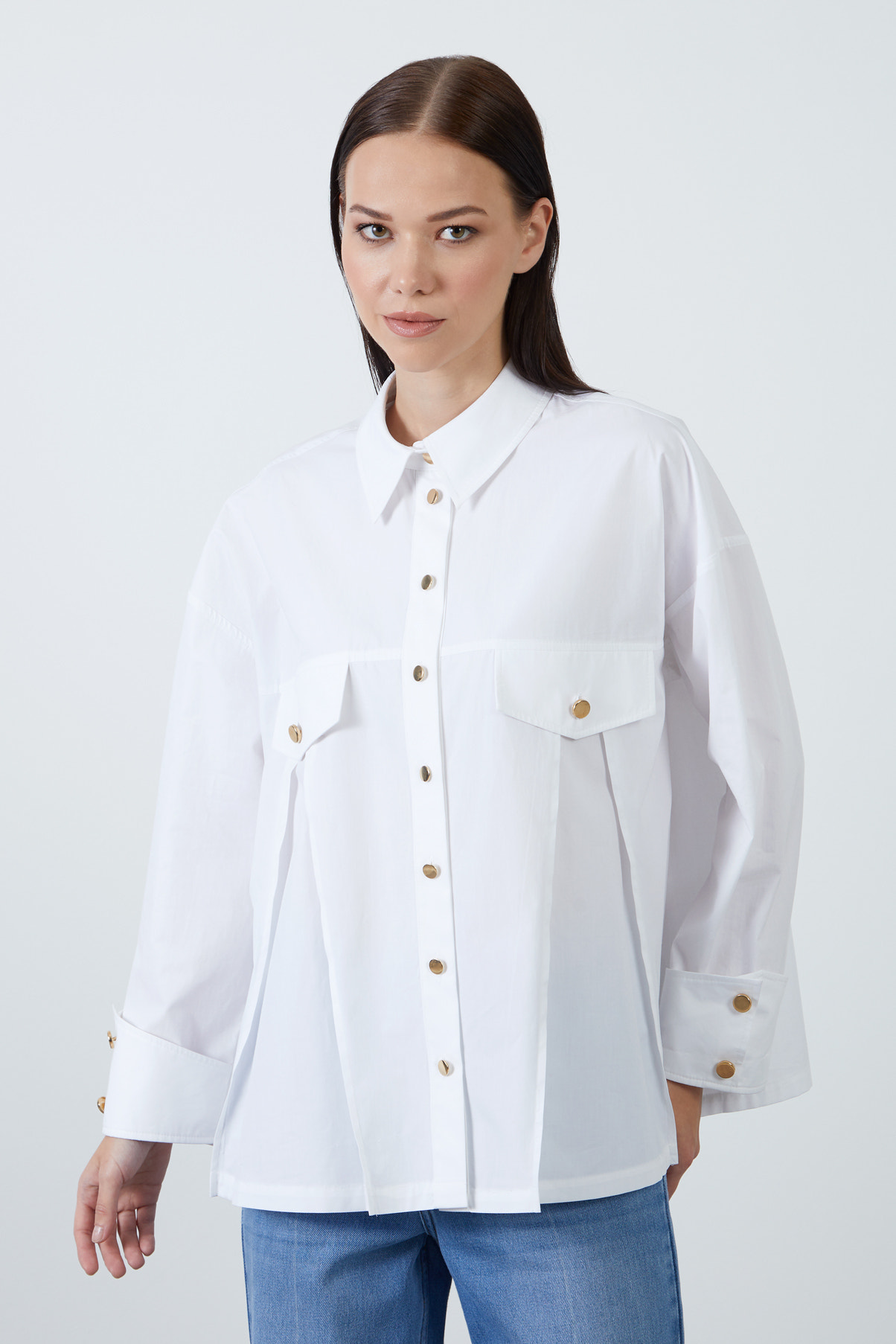 Süs Cep Kapaklı Önden Pilili Metal Düğmeli Pamuk Gömlek