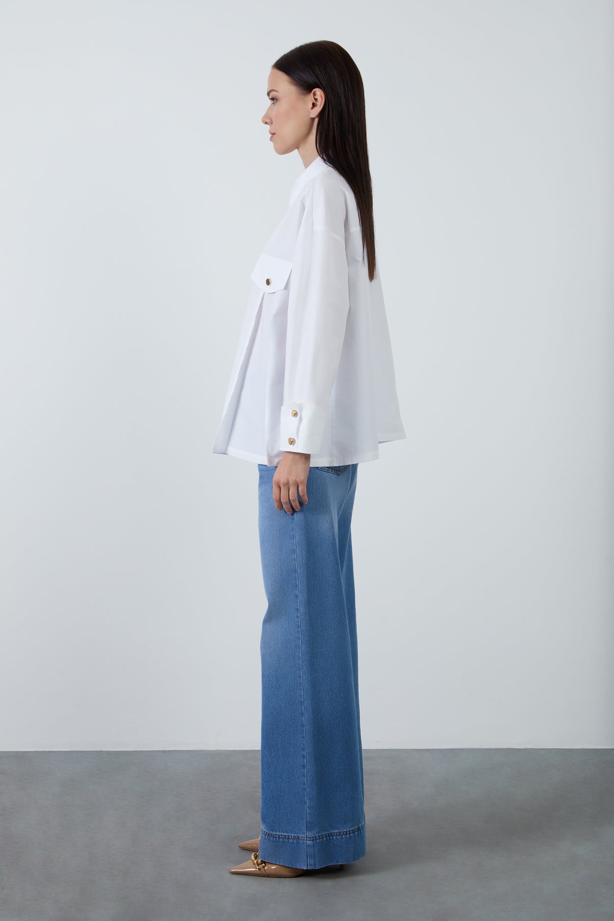 Süs Cep Kapaklı Önden Pilili Metal Düğmeli Pamuk Gömlek