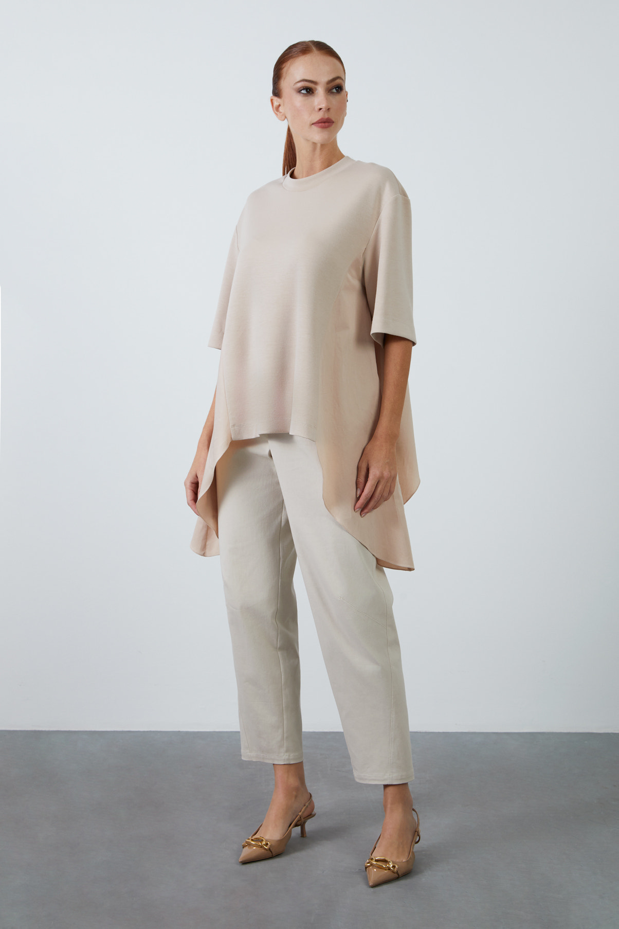 Etek Ucu Asimetrik Yarım Kollu Örme T-Shirt