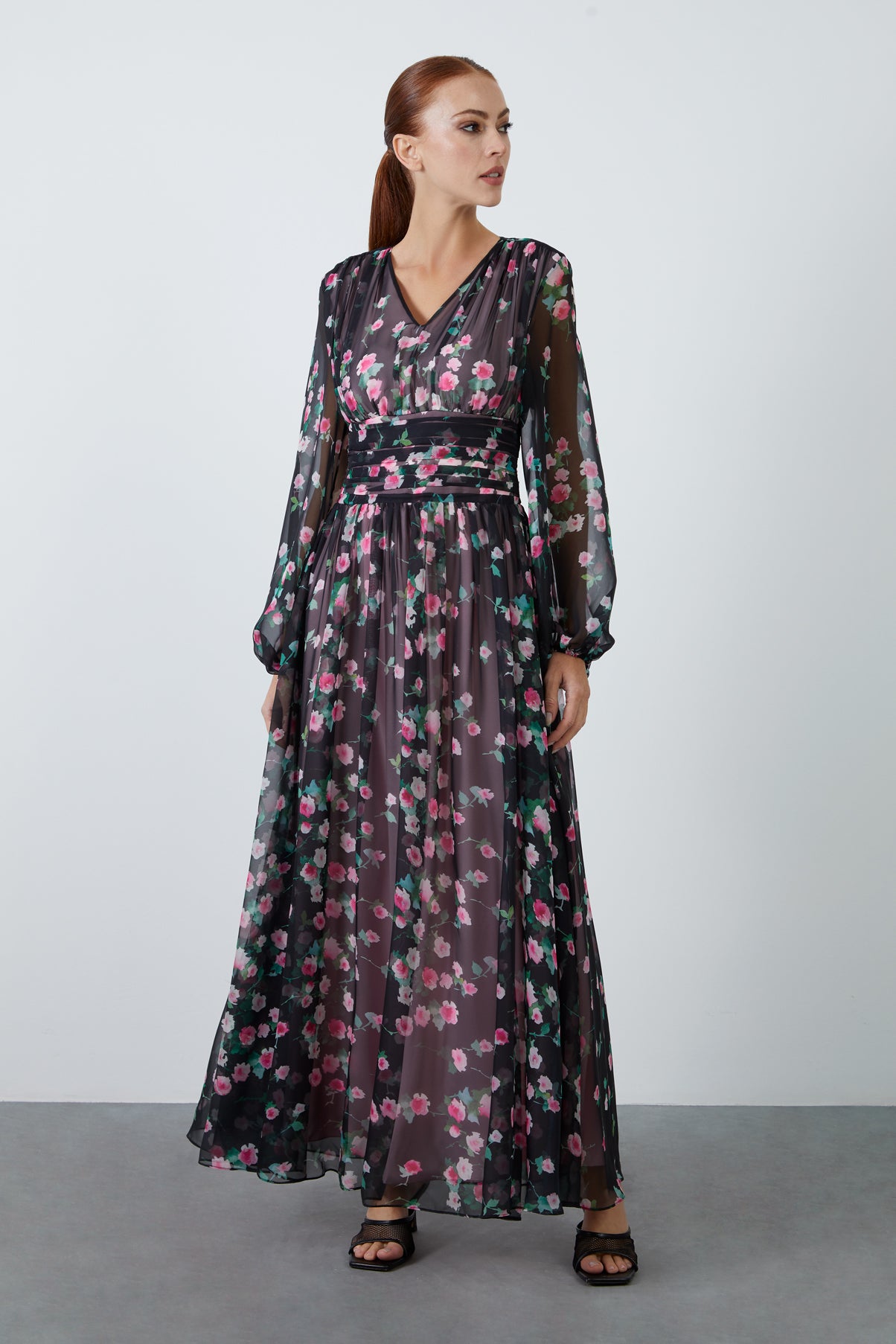 Bel Korse Form Detaylı Çiçek Desenli Şifon Uzun Elbise