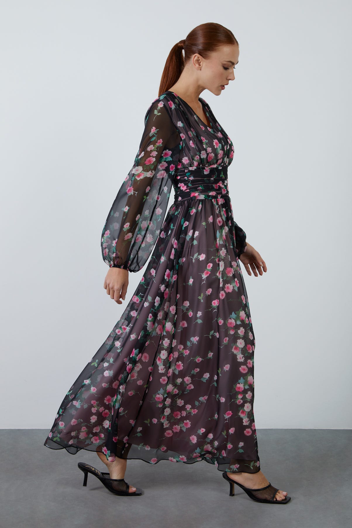 Bel Korse Form Detaylı Çiçek Desenli Şifon Uzun Elbise