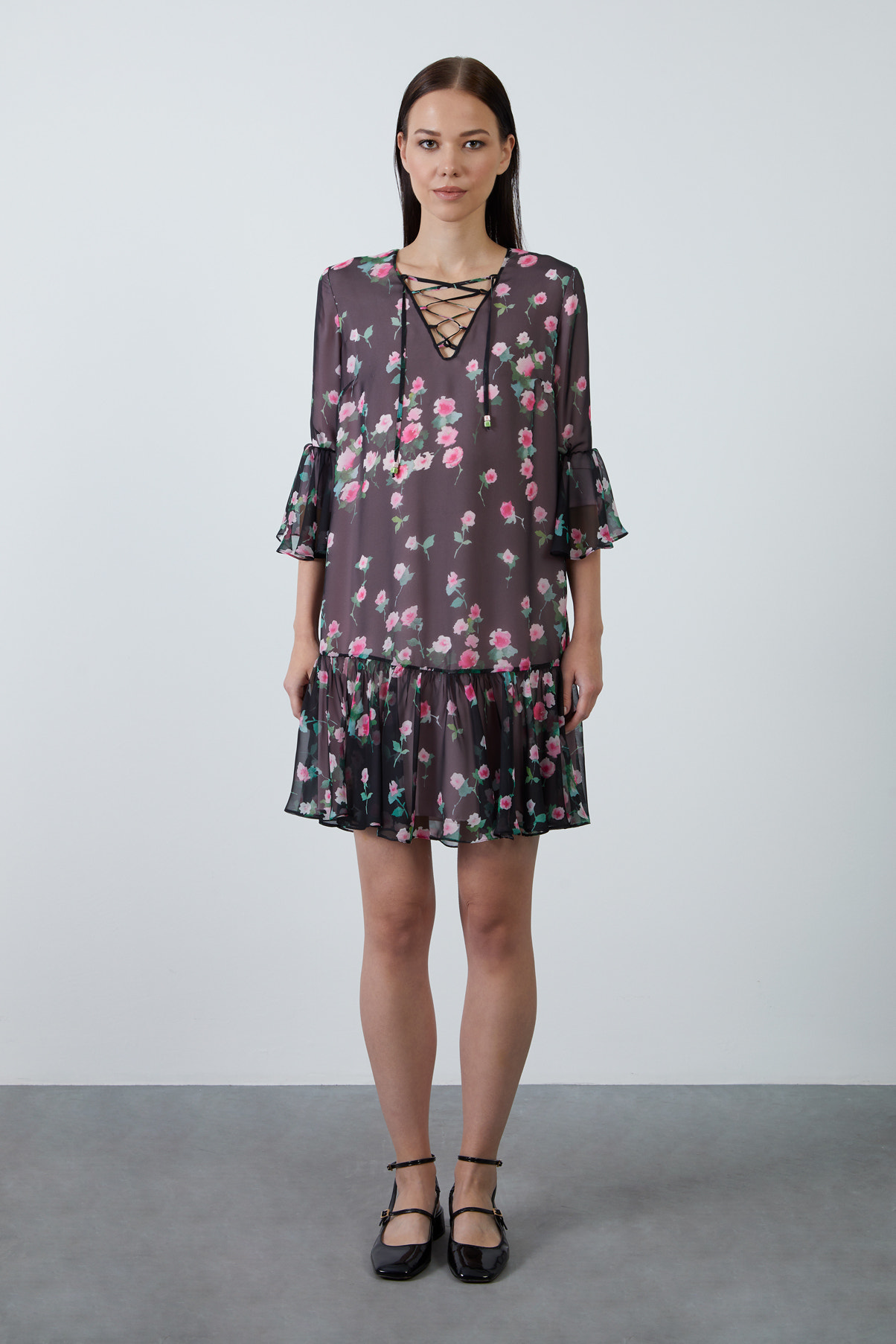 Yaka Bağlamalı Eteği Fırfırlı Çiçek Desenli Mini Şifon Elbise