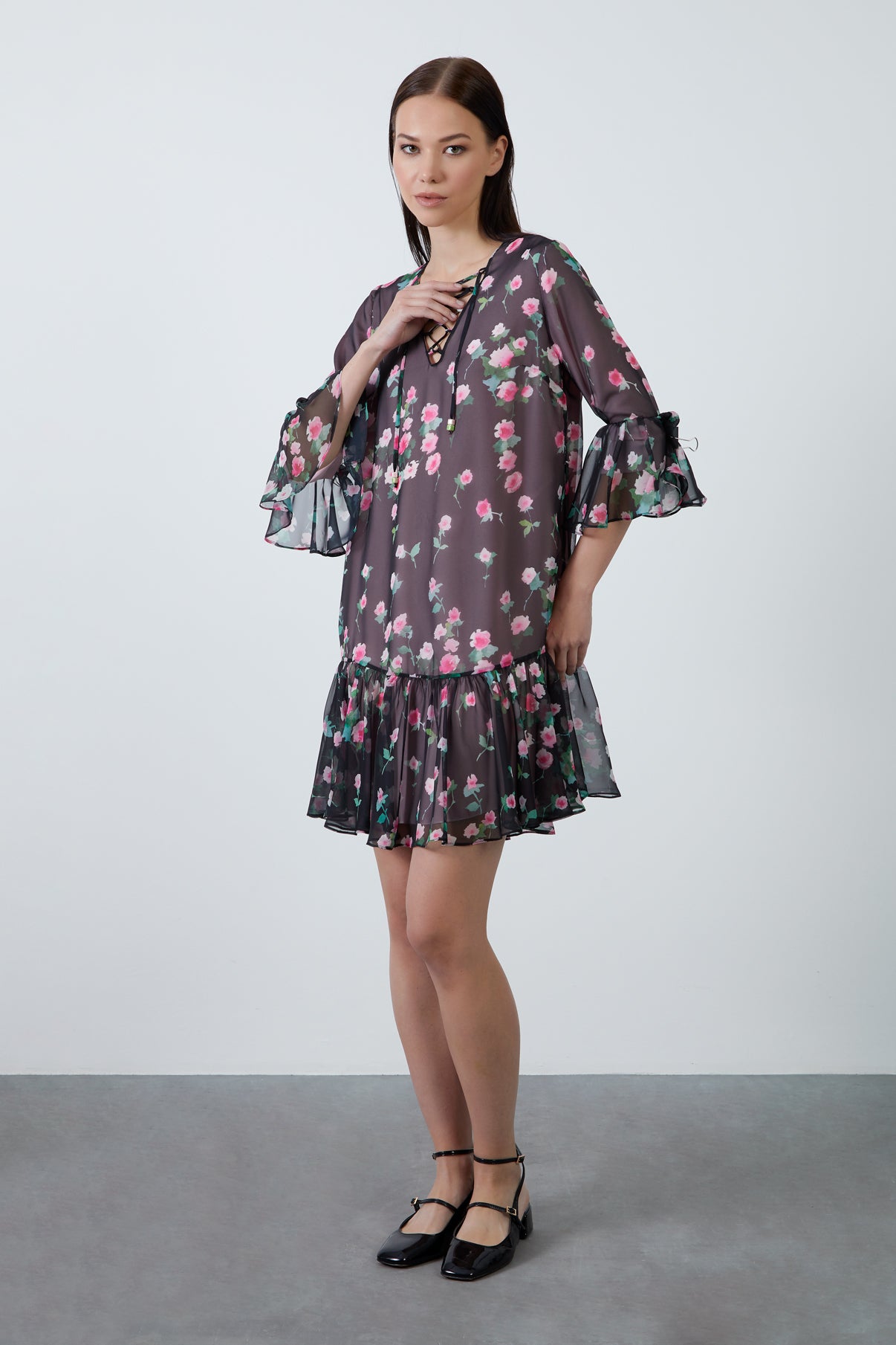 Yaka Bağlamalı Eteği Fırfırlı Çiçek Desenli Mini Şifon Elbise