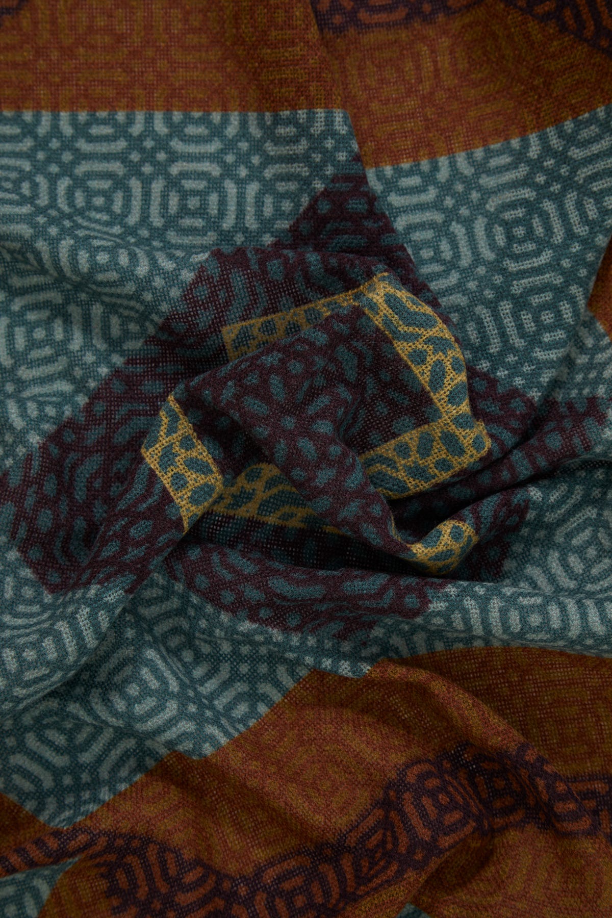 Geometrik Desenli Uzun Şal