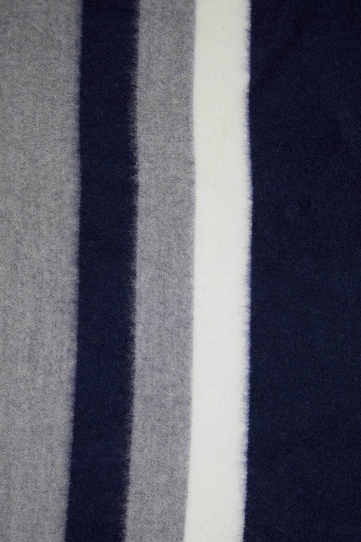 Püskül Detaylı Çizgi Desenli Şal