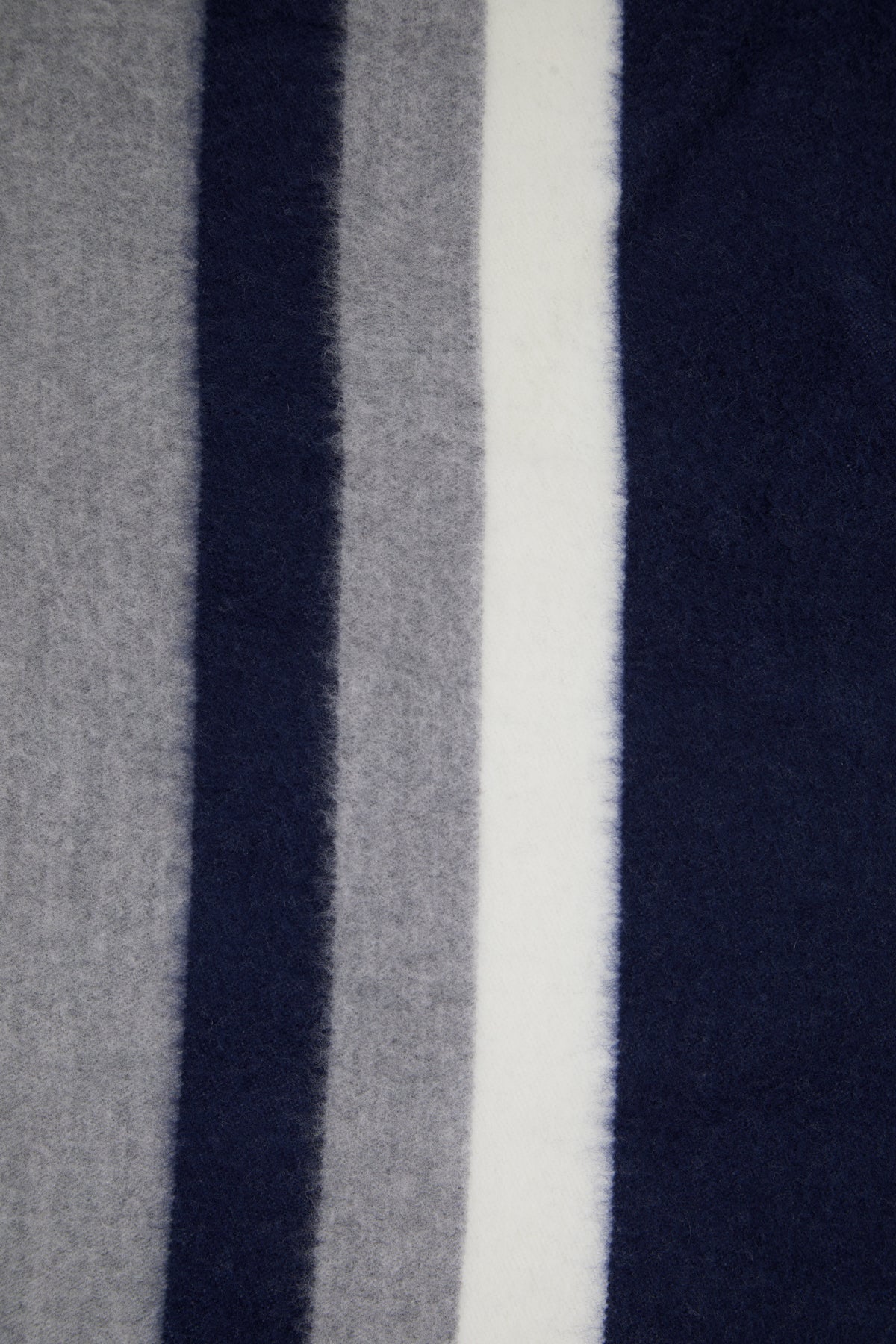 Püskül Detaylı Çizgi Desenli Şal