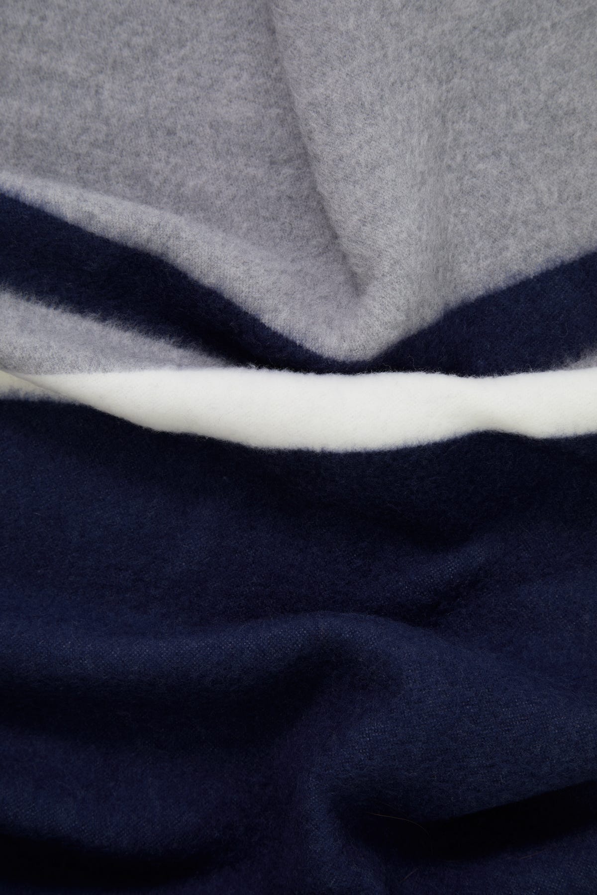 Püskül Detaylı Çizgi Desenli Şal