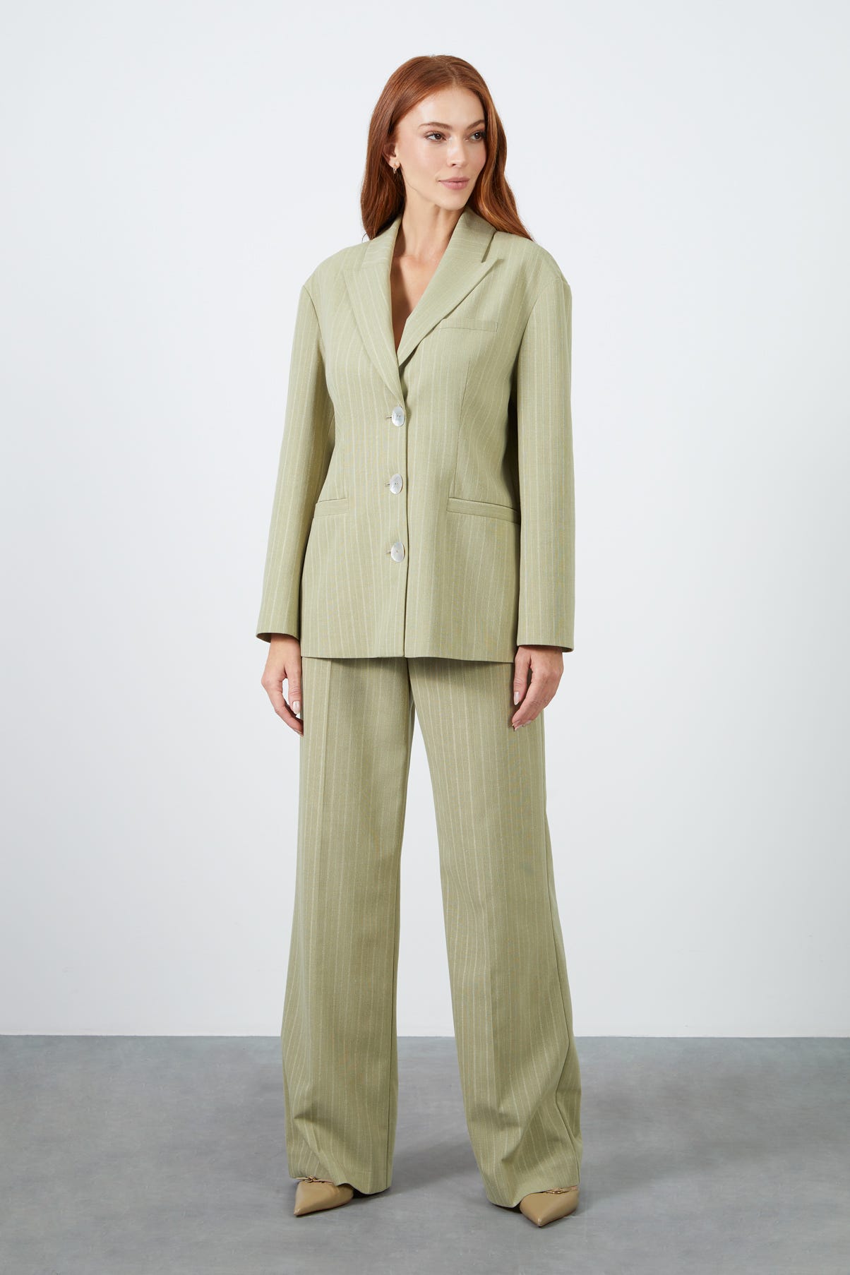 Sırtı Pencereli Ceket Ve Bol Pantolonlu Açık Haki Takım