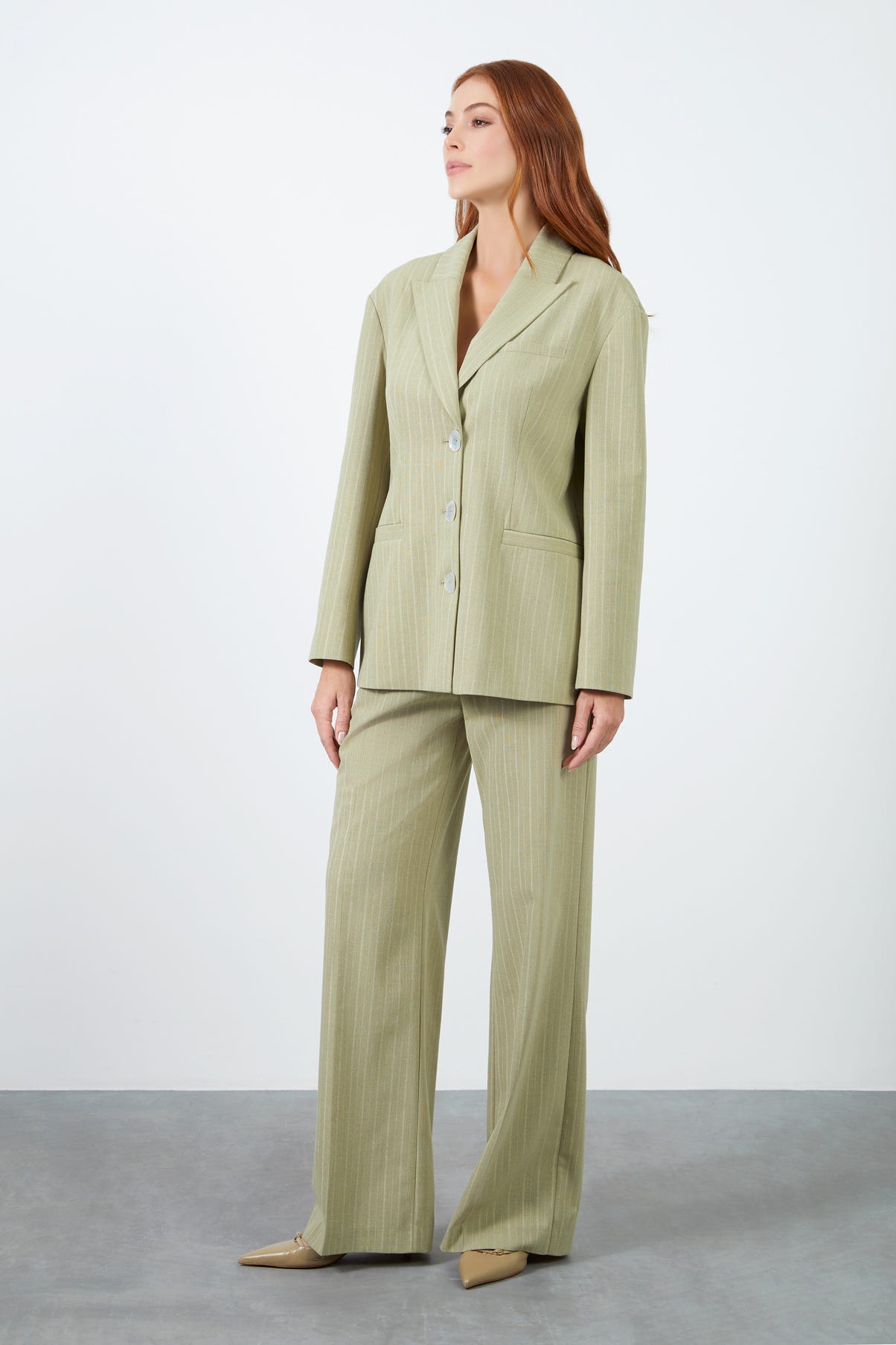 Sırtı Pencereli Ceket Ve Bol Pantolonlu Açık Haki Takım