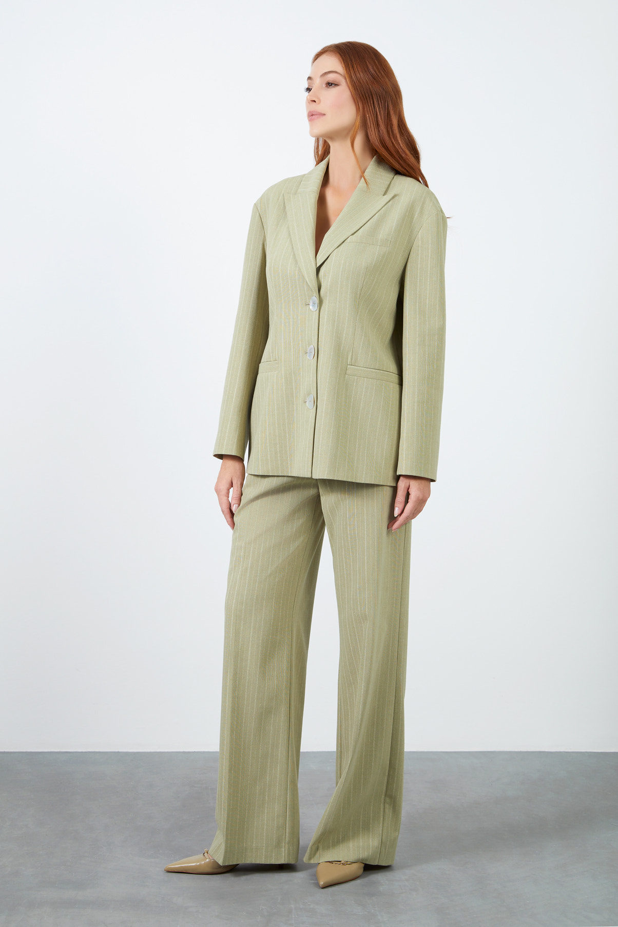 Sırtı Pencereli Ceket Ve Bol Pantolonlu Açık Haki Takım