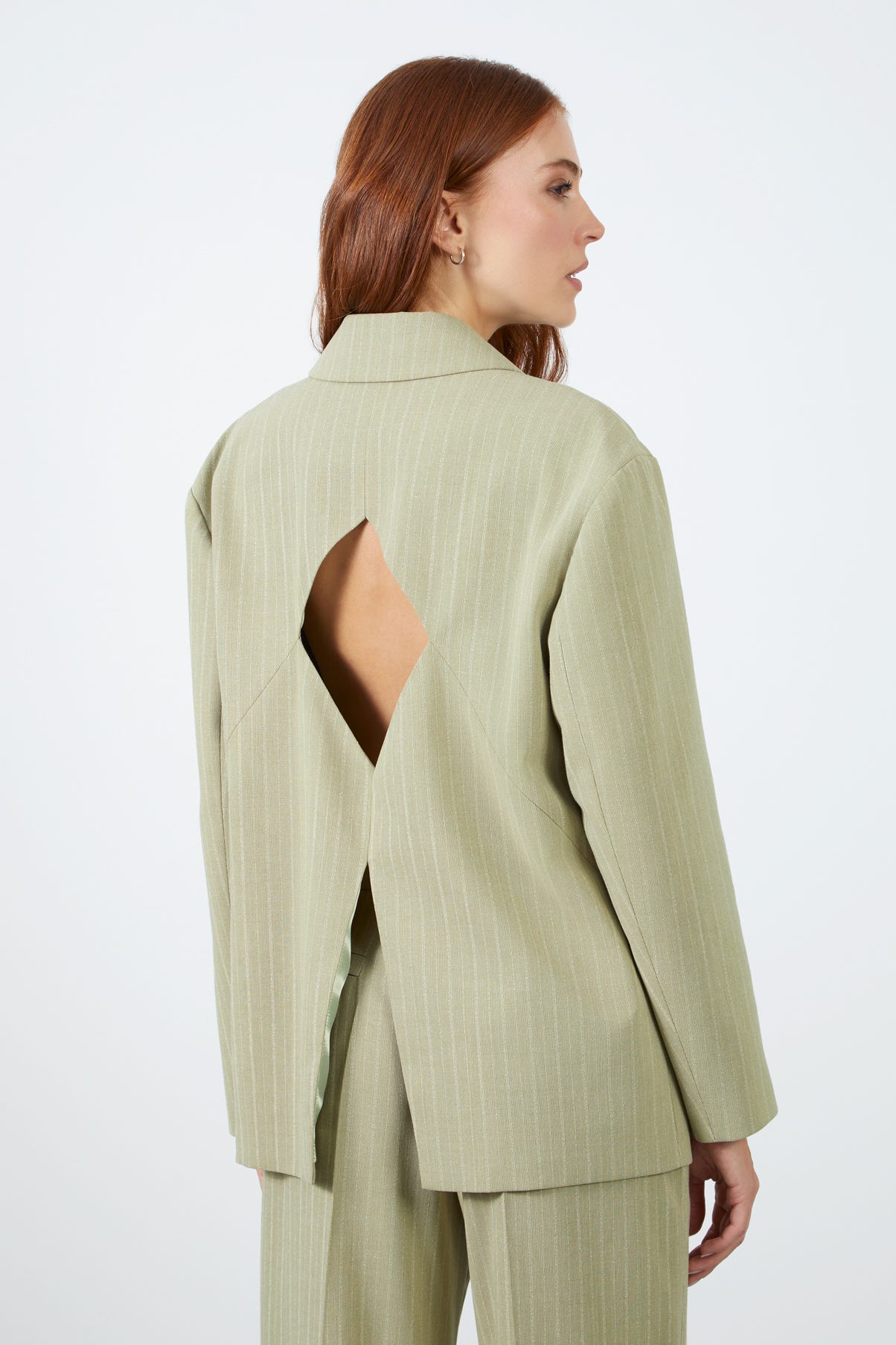 Sırtı Pencereli Ceket Ve Bol Pantolonlu Açık Haki Takım