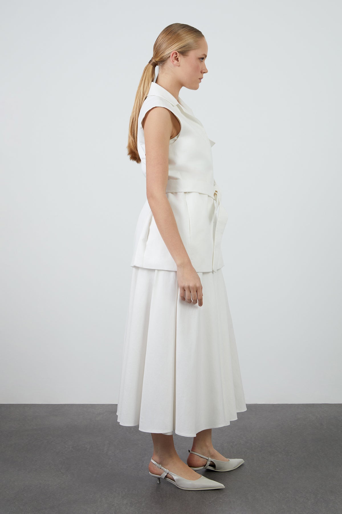 Kol Ucu Dantel Detaylı Seyyar Kuşaklı Yelek