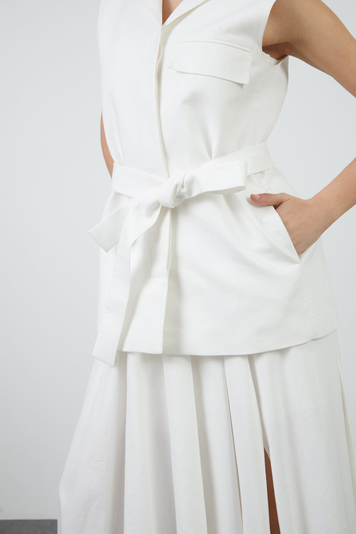 Kol Ucu Dantel Detaylı Seyyar Kuşaklı Yelek