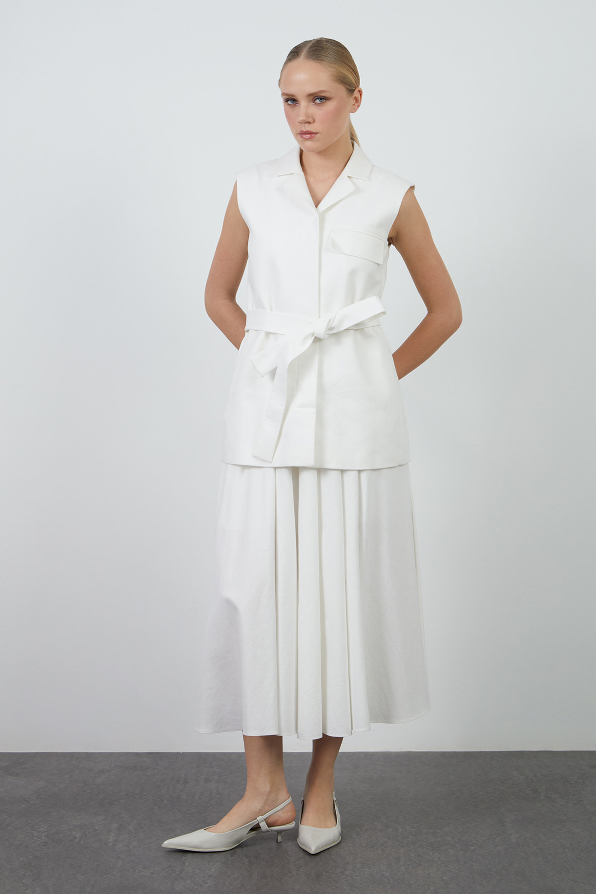 Kol Ucu Dantel Detaylı Seyyar Kuşaklı Yelek