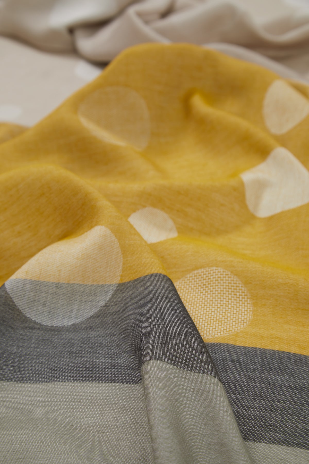 Puantiye Desenli Renkli Şal