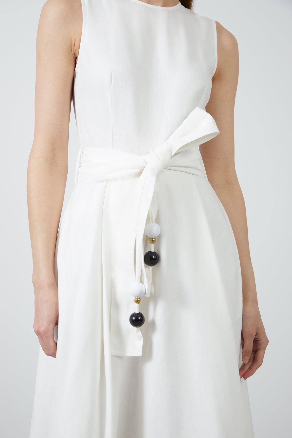 Kuşak Detaylı Maxi Sıfır Kol Elbise