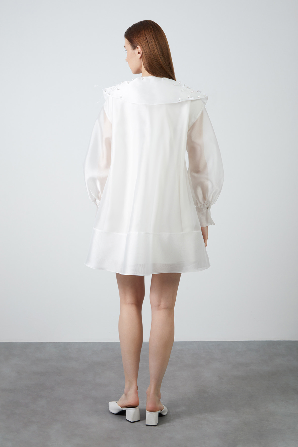 Kolları Tül Önü İşlemeli Ekru Kloş Mini Elbise