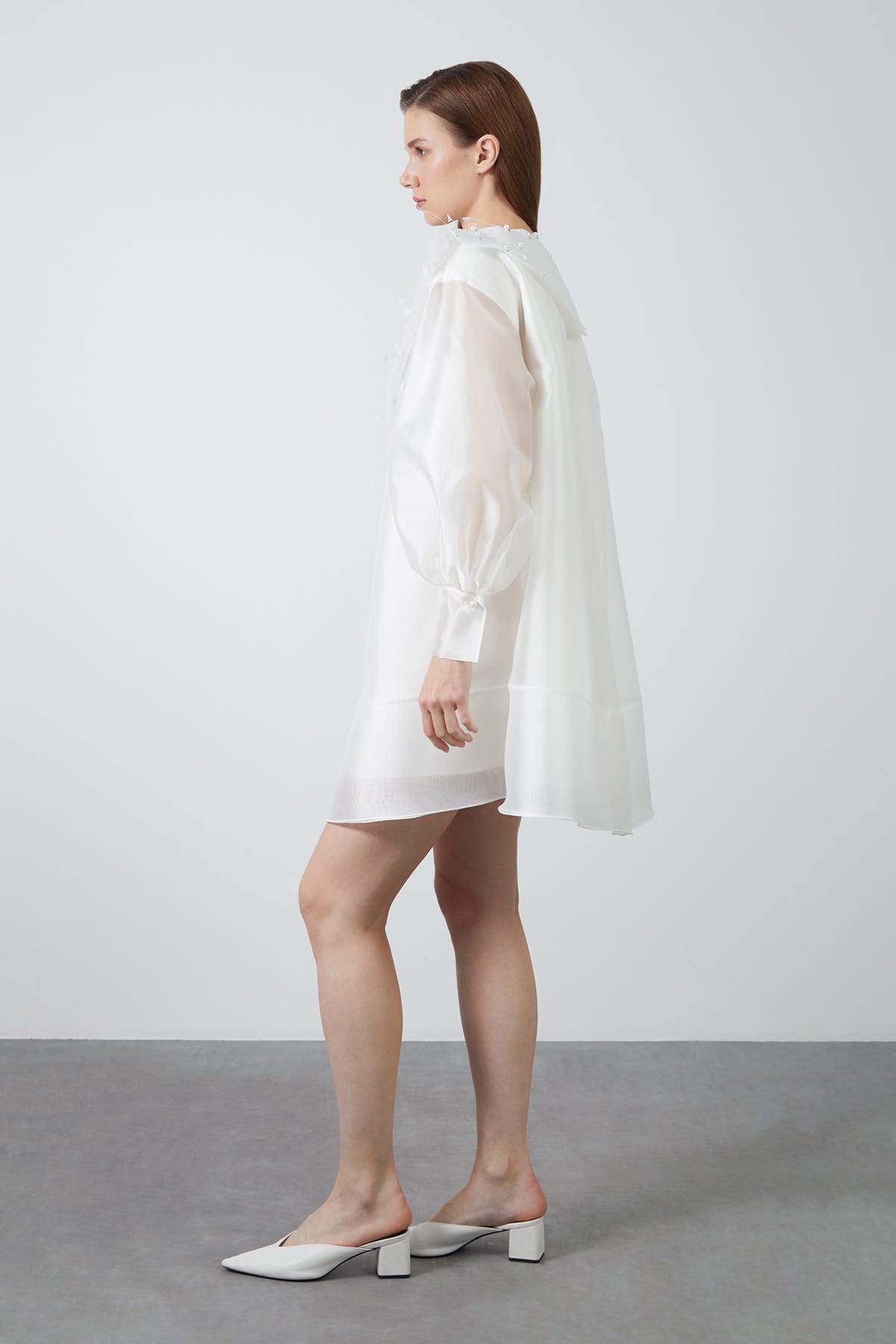 Kolları Tül Önü İşlemeli Ekru Kloş Mini Elbise