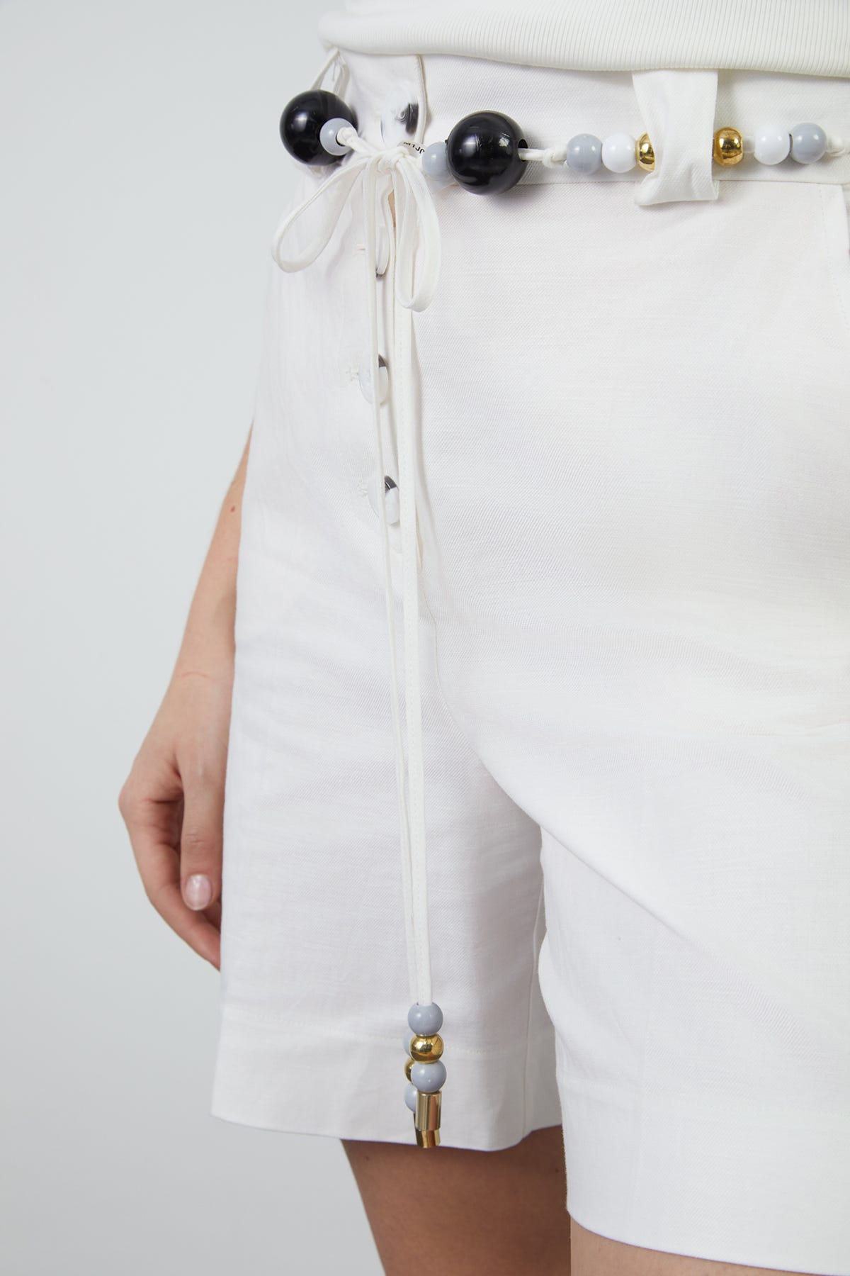 Boncuklu Kordon Detaylı Keten Şort