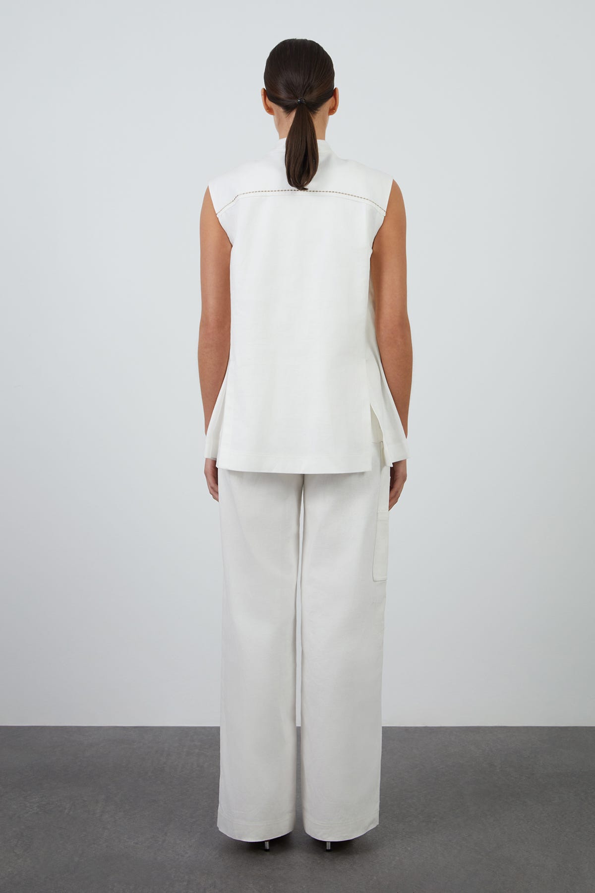 Nakış Detaylı Düğmeli Yelek