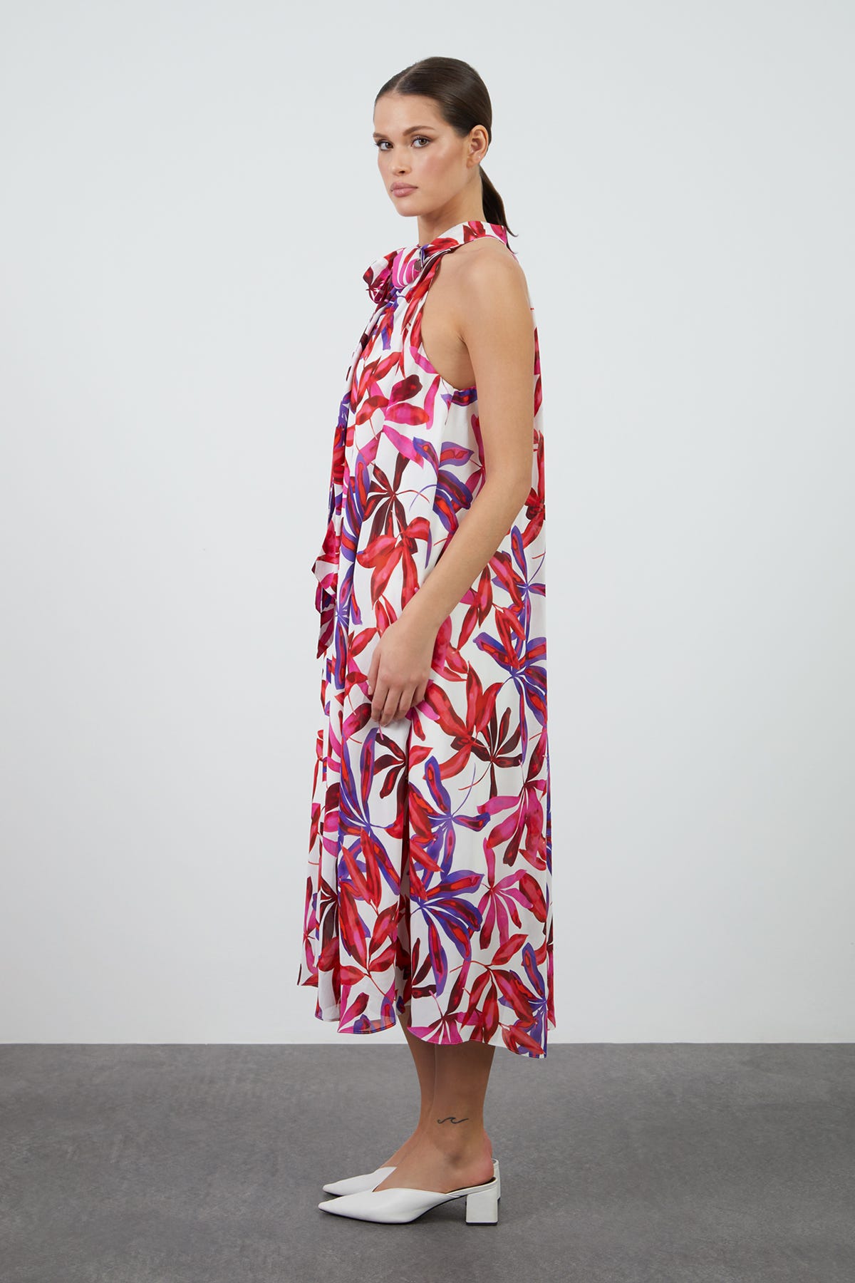 Boyundan Bağlamalı Desenli Midi Elbise