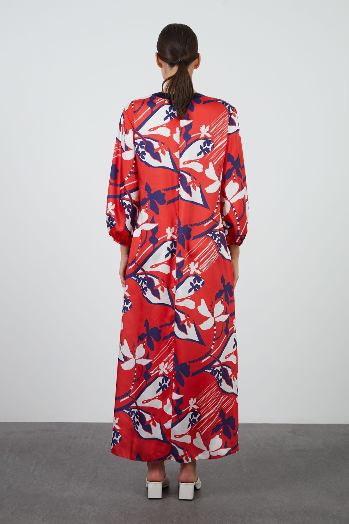 Kolları Büzgülü Rahat Kesim Maxi Renkli Elbise