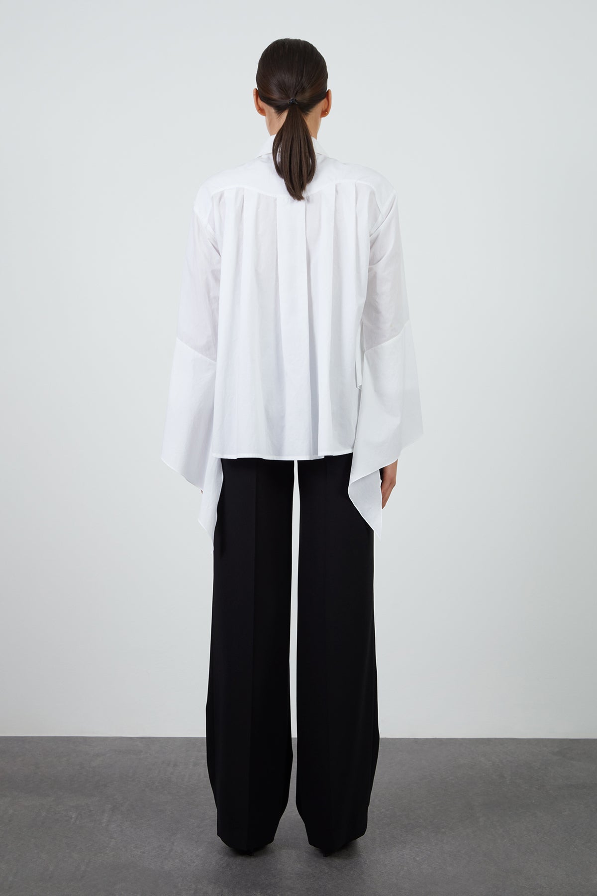 Boyundan Bağlamalı Volan Kollu Gömlek