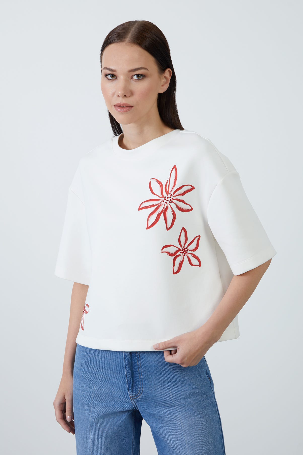 Çiçek Baskılı Yapıştırmalı Örme T-shirt