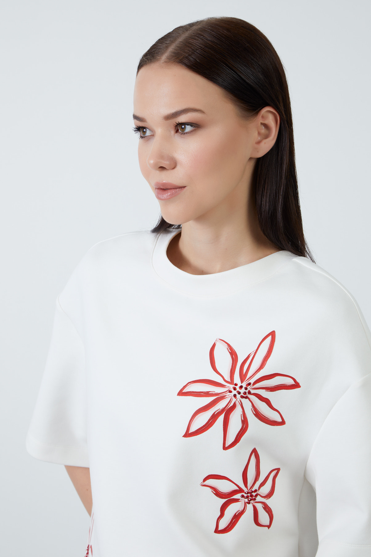 Çiçek Baskılı Yapıştırmalı Örme T-shirt