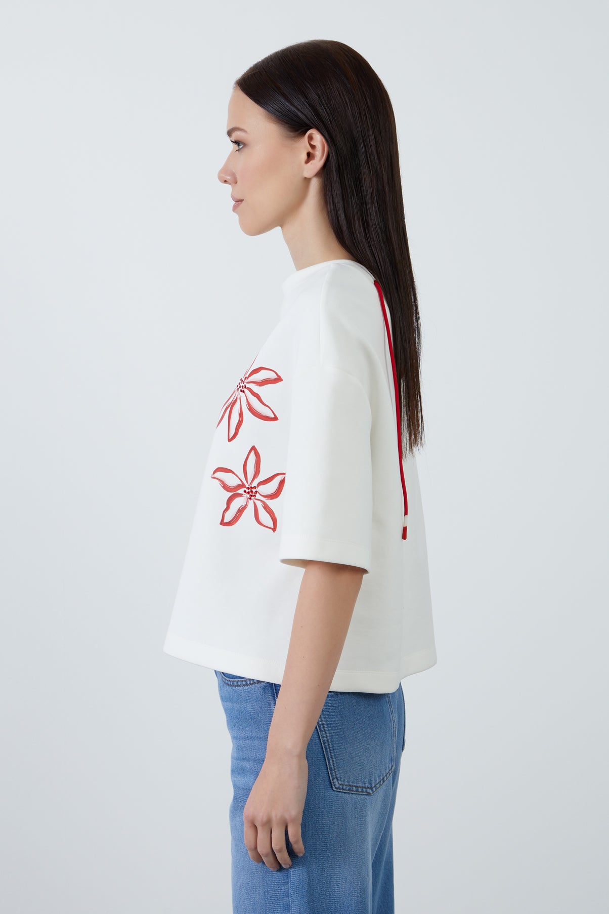 Çiçek Baskılı Yapıştırmalı Örme T-shirt