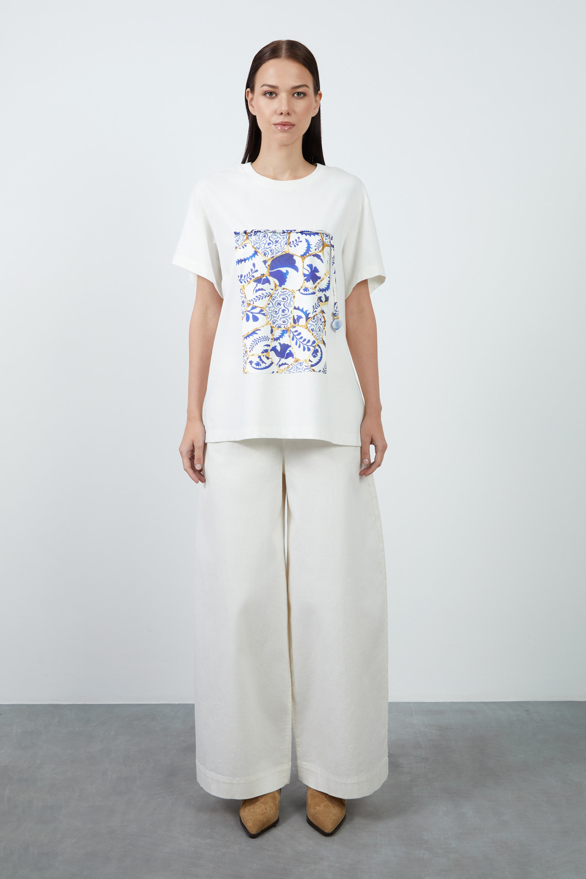 Desen Detaylı Kordon Süslemeli Basic T-shirt