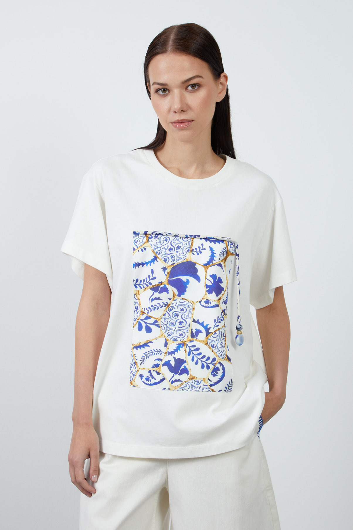 Desen Detaylı Kordon Süslemeli Basic T-shirt