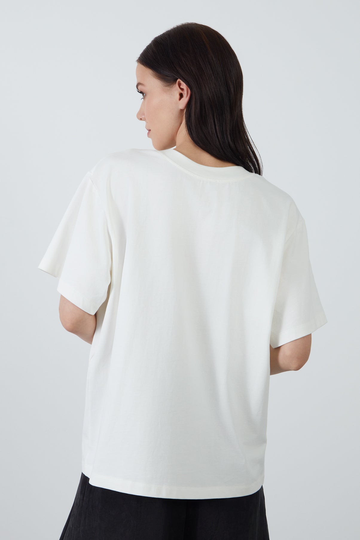 Nakış Detaylı Süslemeli T-shirt