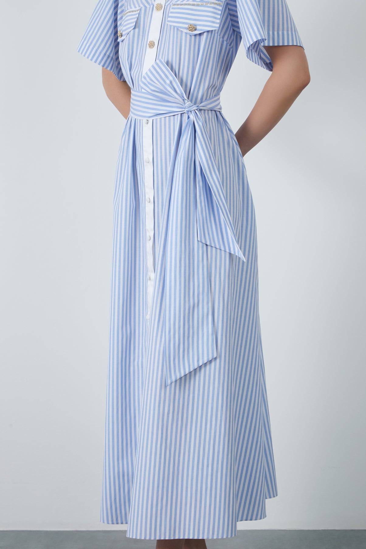 Seyyar Kuşaklı Çizgili Poplin Gömlek