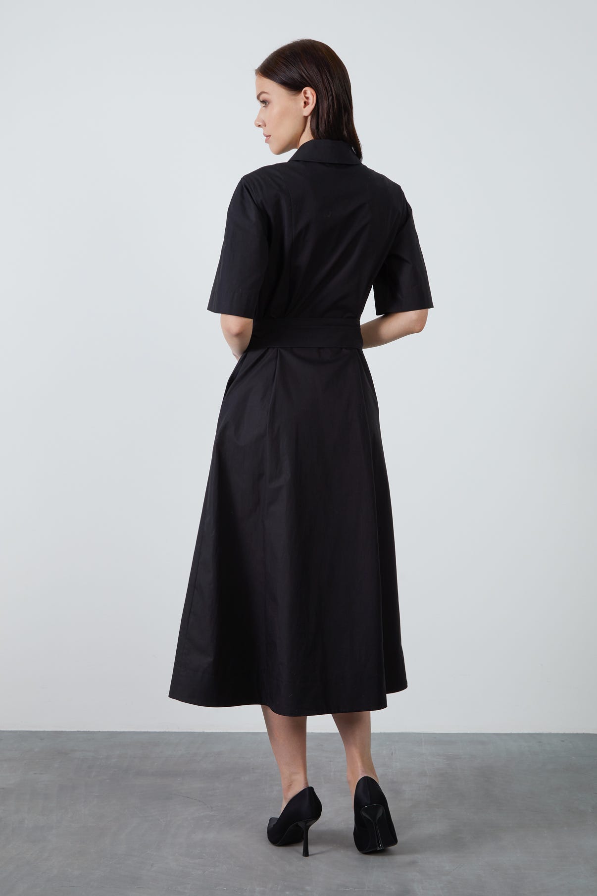 Boncuklu Kuşak Detaylı Kemik Düğmeli Midi Elbise