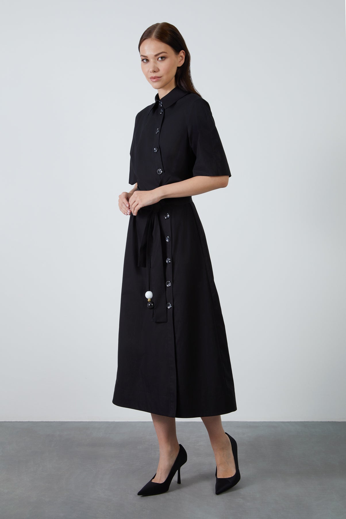 Boncuklu Kuşak Detaylı Kemik Düğmeli Midi Elbise