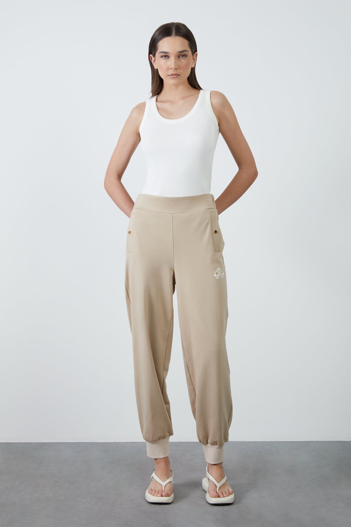 Nakış Detaylı Paçası Bantlı Eşofman Altı