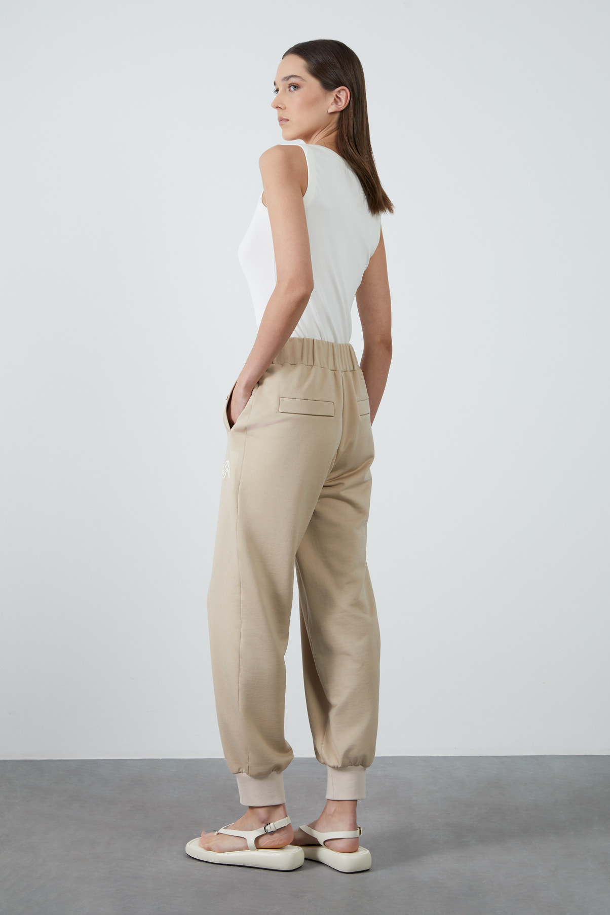 Nakış Detaylı Paçası Bantlı Eşofman Altı