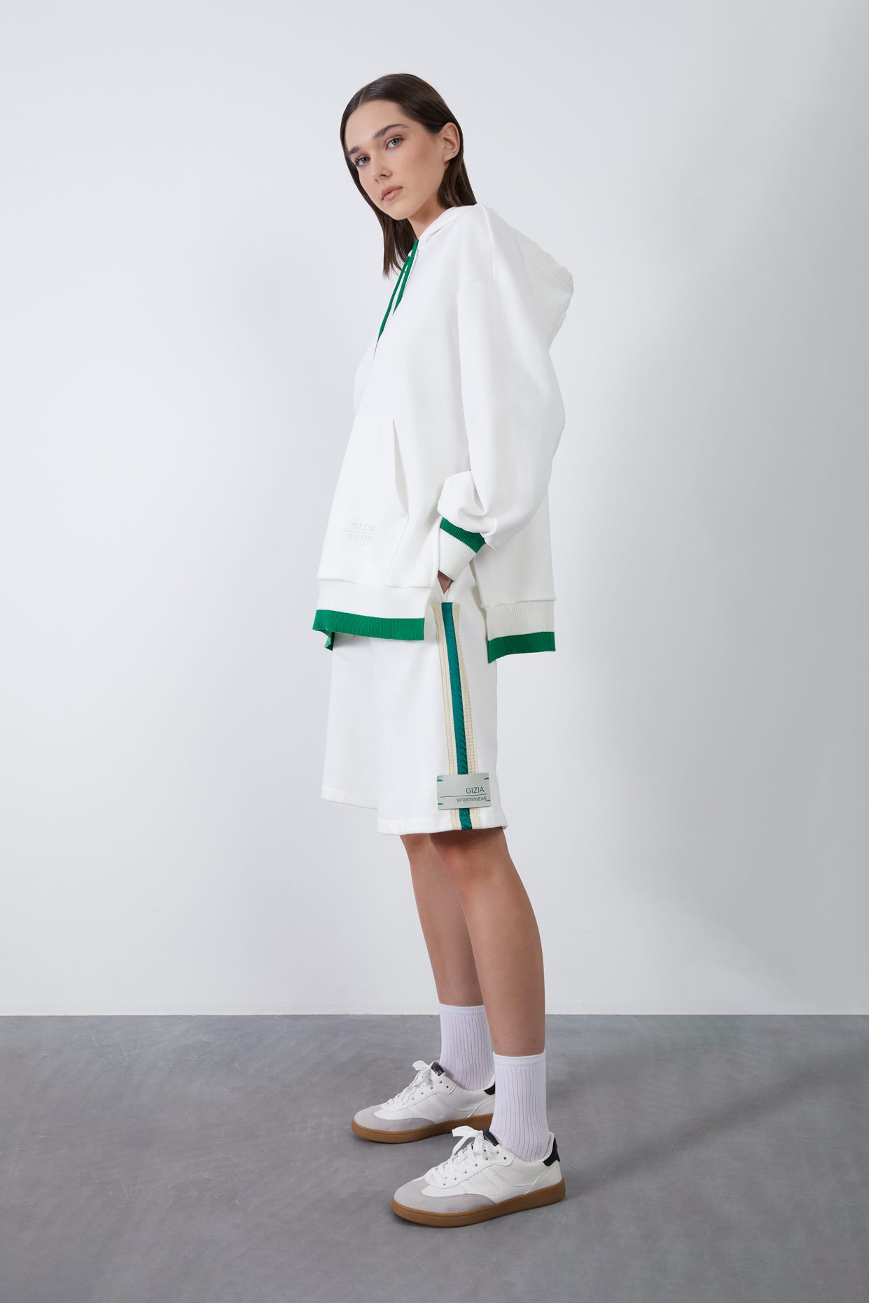 Kapüşon Yakalı Uzun Kollu Sweatshirt