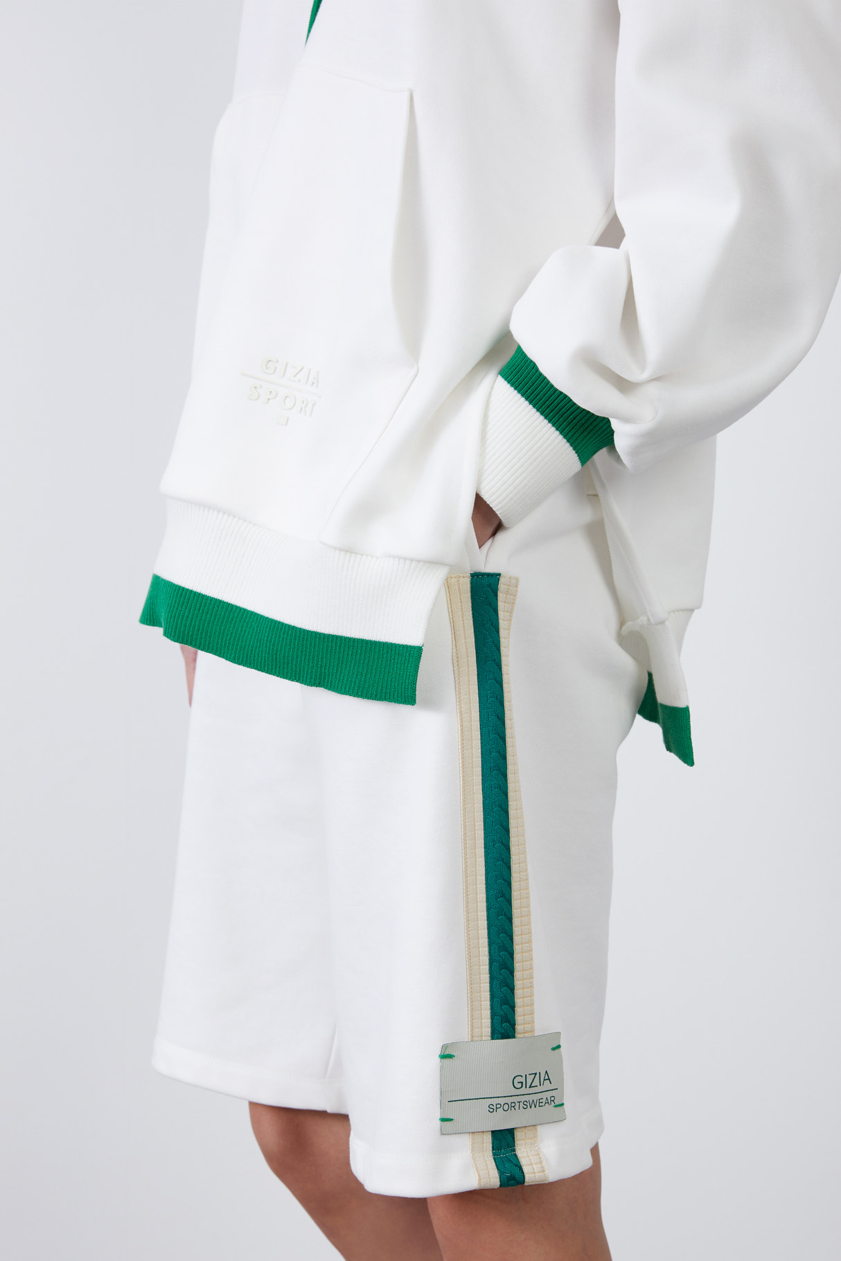 Kapüşon Yakalı Uzun Kollu Sweatshirt