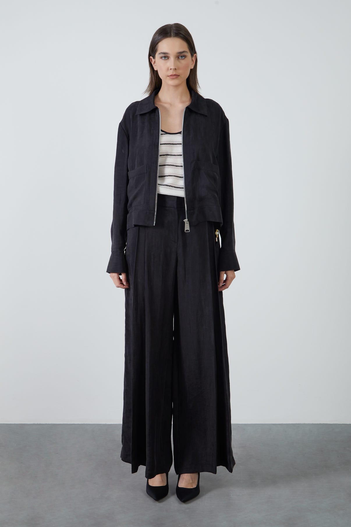 Önü Fermuarlı Gömlek Yaka Ceket